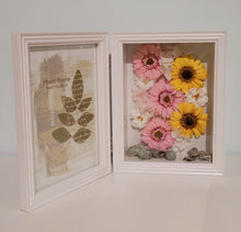 Load image into Gallery viewer, 8&quot;x6&quot; Photo Frame with Preserved Roses
