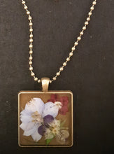 Load image into Gallery viewer, Stylish Pressed Flower Necklace