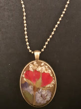 Load image into Gallery viewer, Stylish Pressed Flower Necklace