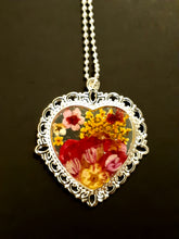 Load image into Gallery viewer, Stylish Pressed Flower Necklace