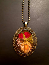 Load image into Gallery viewer, Stylish Pressed Flower Necklace